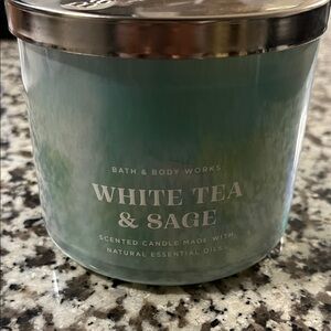 Bath & Body Works White Tea & Sage Candle - Green
